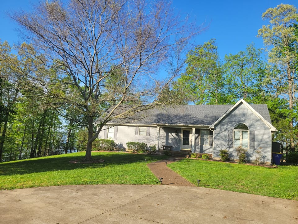 single level with lots of parking 