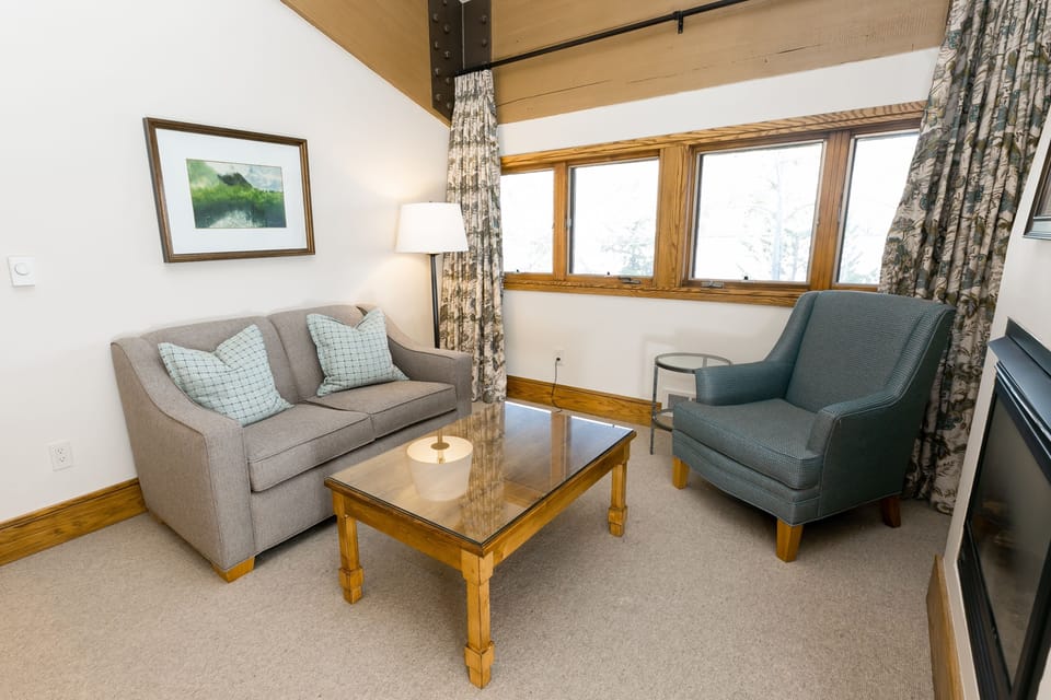 Furniture, Living Room, Room, Indoors, Table