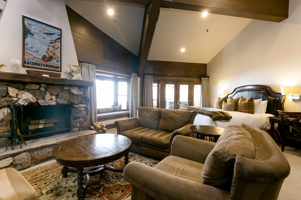 Living Room, Indoors, Room, Furniture, Couch
