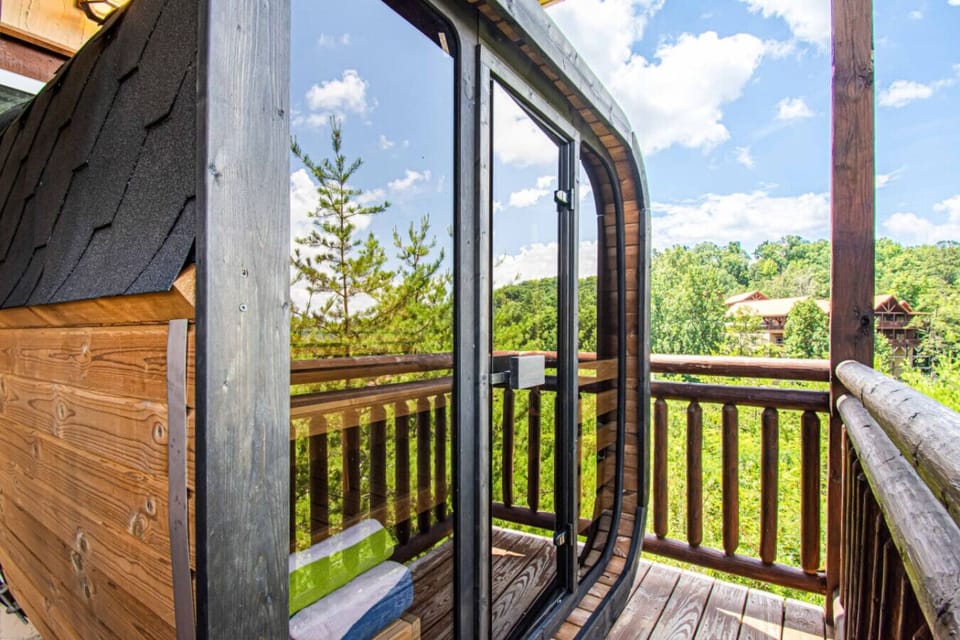 Private Sauna - can fit up to 4 people at once!