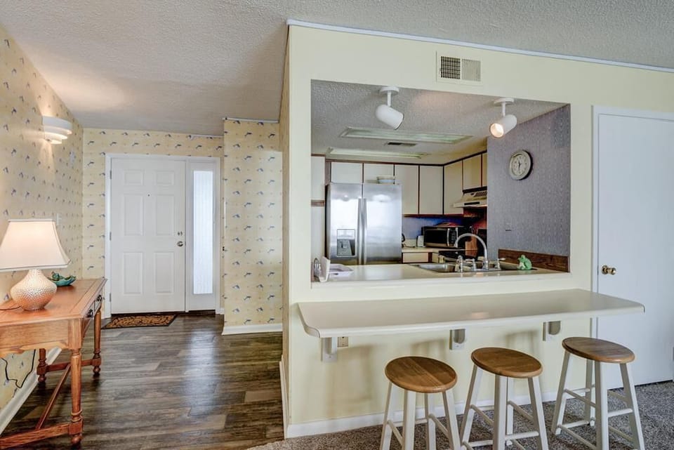 Foyer and Dining Bar