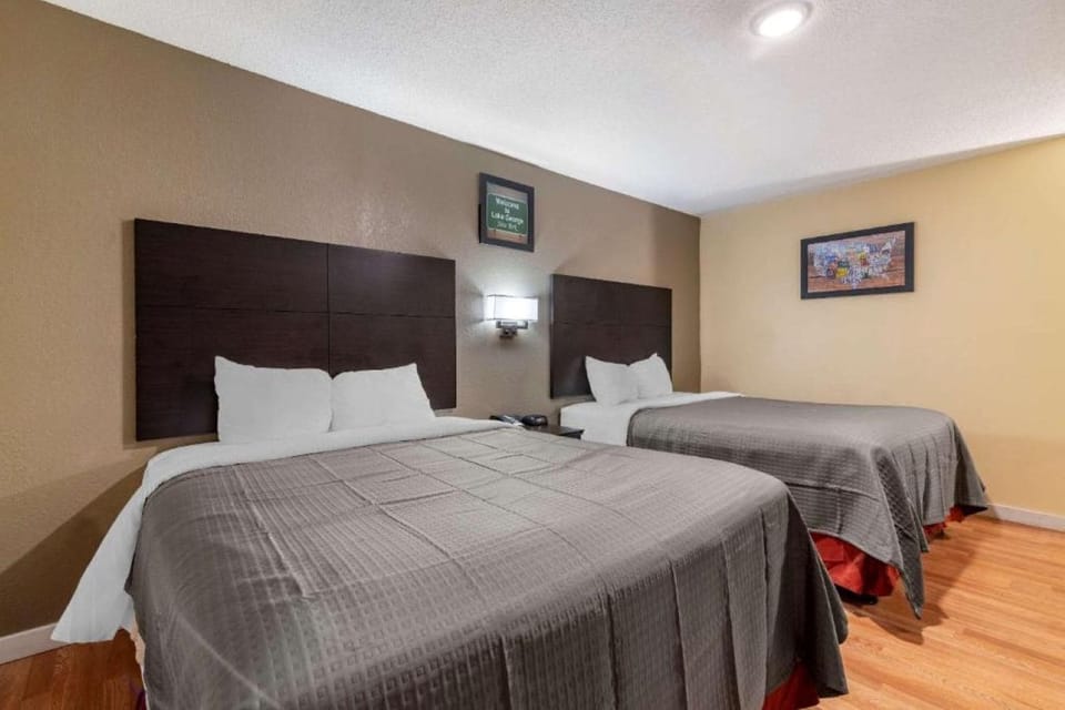 Standard Room, 2 Queen Beds | WiFi (free), bed sheets