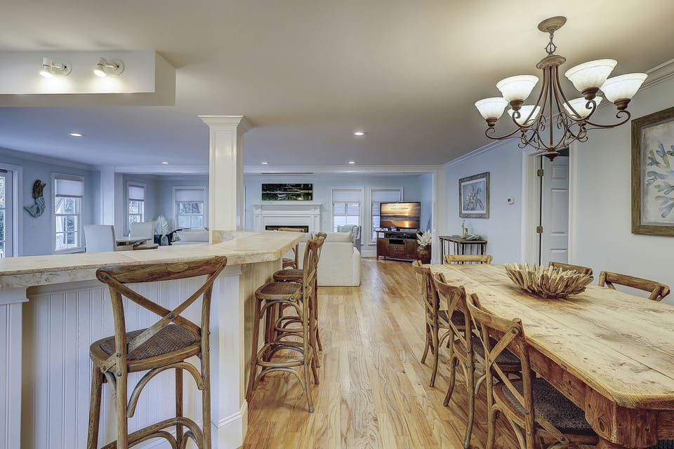 Dining/Kitchen