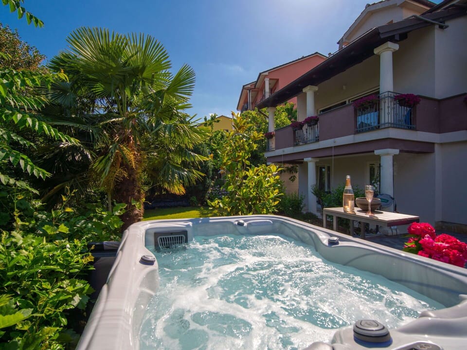 Water, Plant, Building, Property, Sky, Swimming Pool, Azure, Window, Leisure, Tree
