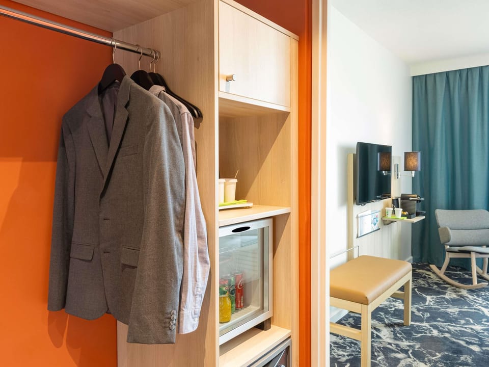 Deluxe Room, 1 Double Bed, Park View | Minibar, in-room safe, desk, soundproofing