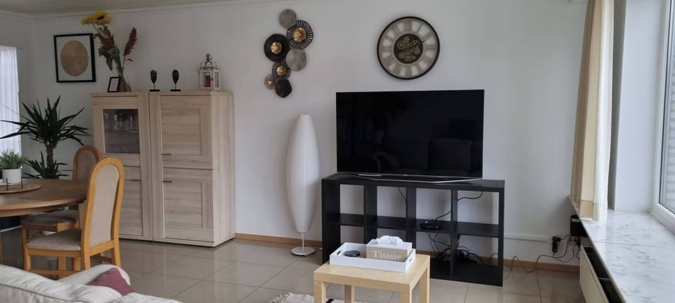 Apartment, 3 Bedrooms, Smoking, Balcony | Interior