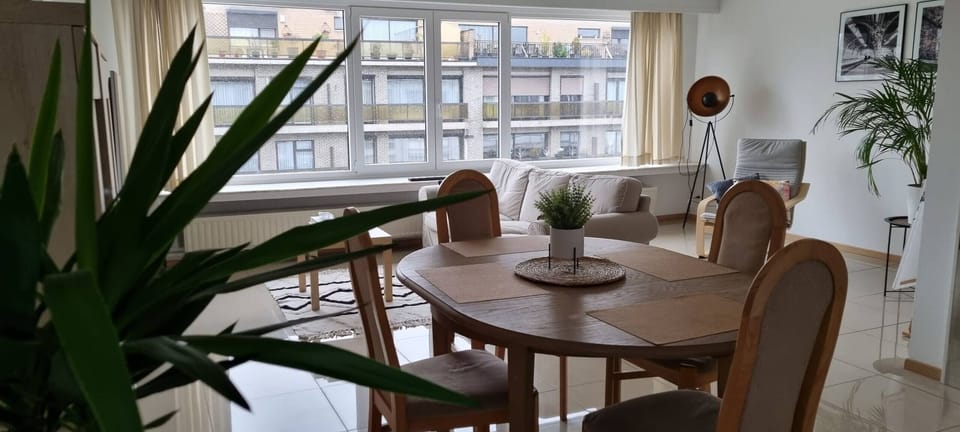 Apartment, 3 Bedrooms, Smoking, Balcony | Dining