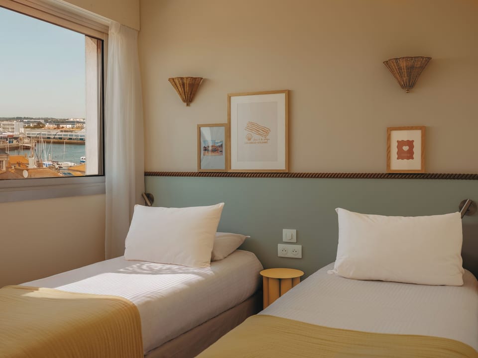 Family Quadruple Room | Premium bedding, in-room safe, laptop workspace, soundproofing