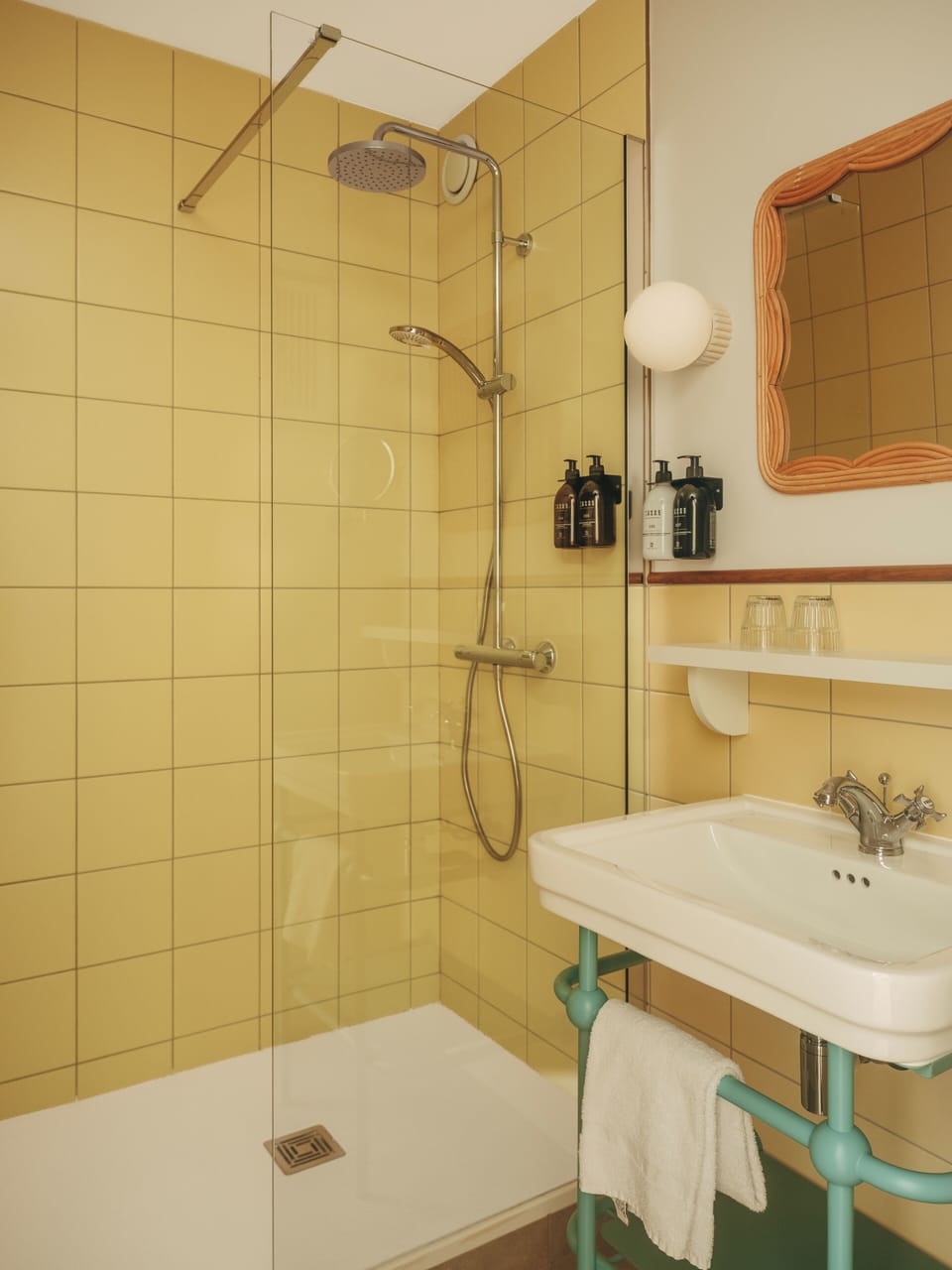 Privilege Room with Balcony | Bathroom | Eco-friendly toiletries, hair dryer, towels, soap
