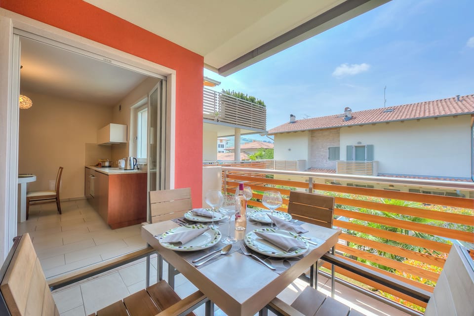 Family Apartment, 1 Bedroom, Balcony (Casa Margherita Few Minutes From Lake) | Outdoor dining