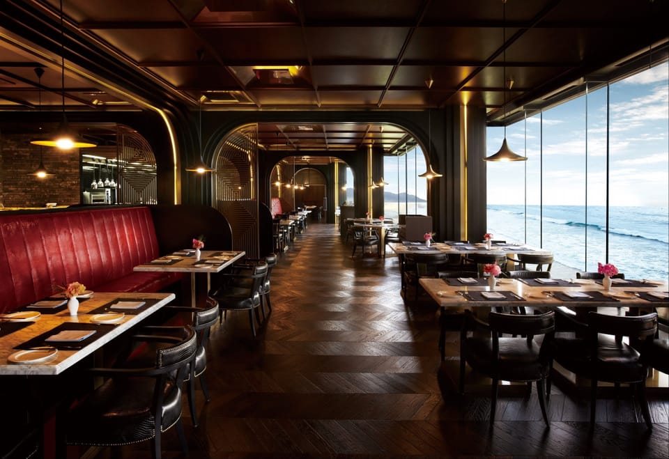 4 restaurants; breakfast, lunch, dinner, and brunch served