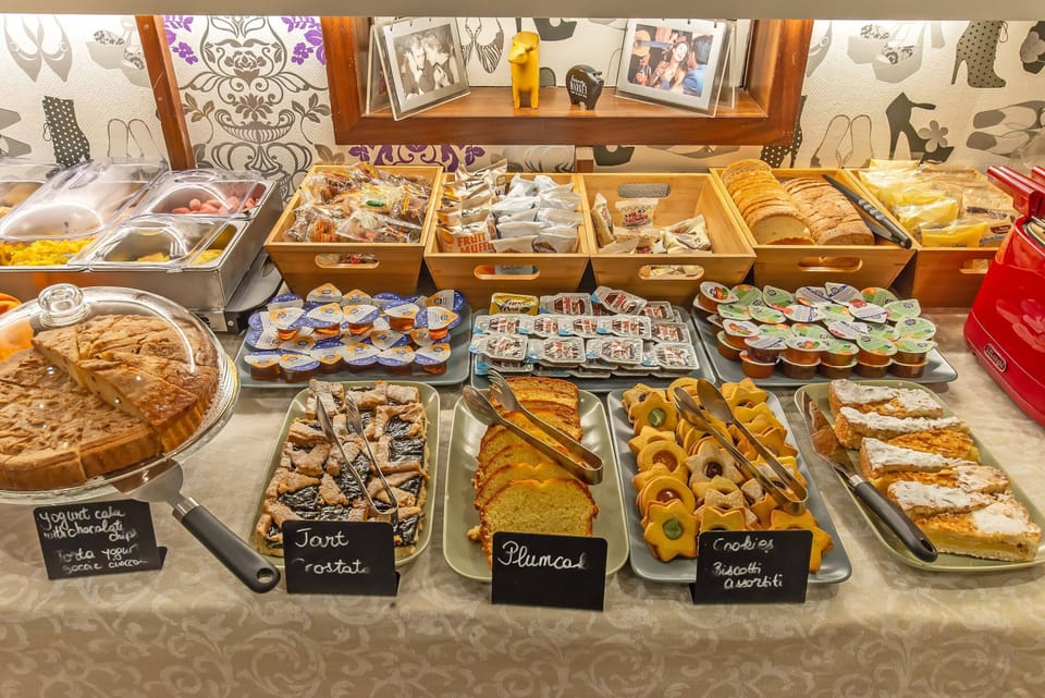 Daily buffet breakfast for a fee