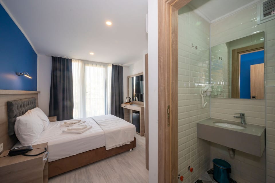 Single Room | Premium bedding, minibar, in-room safe, desk