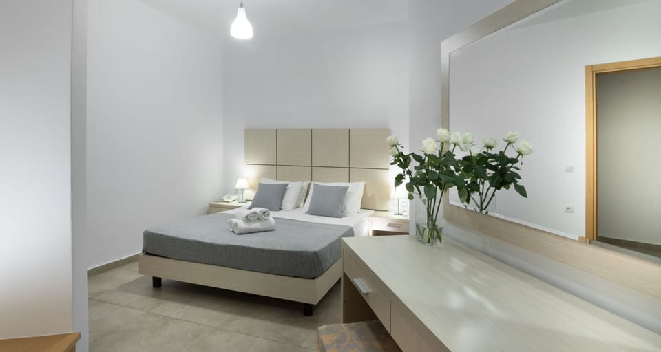 Superior Suite, Sea View | In-room safe, desk, soundproofing, free WiFi