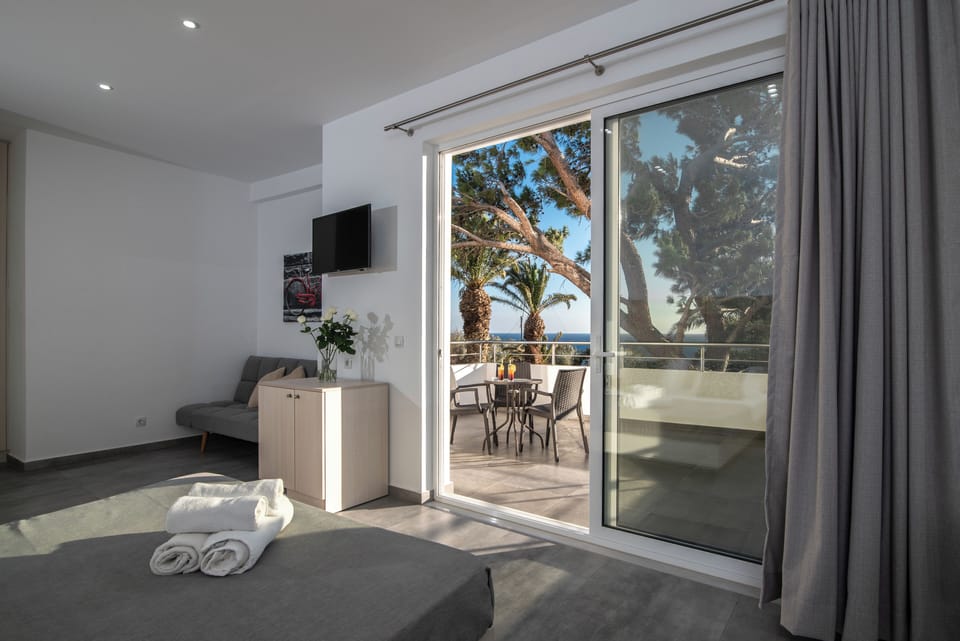 Premium Room, Sea View | In-room safe, desk, soundproofing, free WiFi