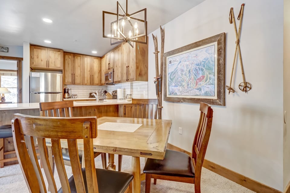 Condo, 2 Bedrooms | Dining