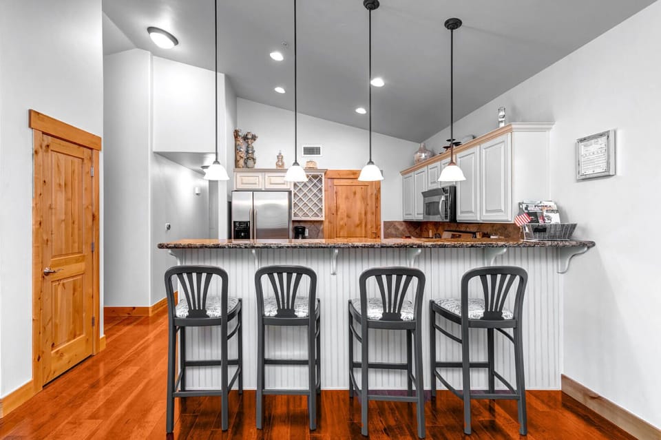 Bear Hollow Lodges 4403: Countertop bar
