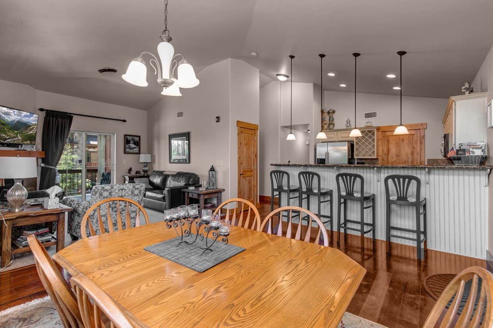 Bear Hollow Lodges 4403: Dining area