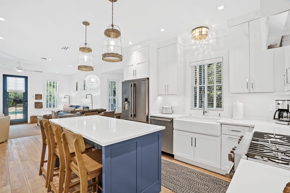 Chefs kitchen with breakfast bar