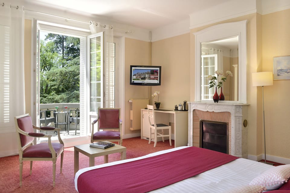 Superior Double Room | Desk, soundproofing, iron/ironing board, free WiFi