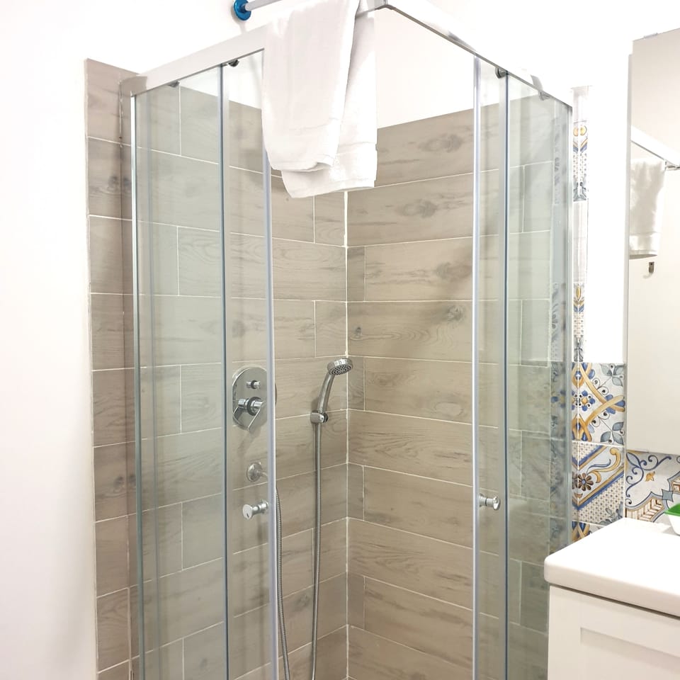 Studio, 1 Double Bed with Sofa bed | Bathroom