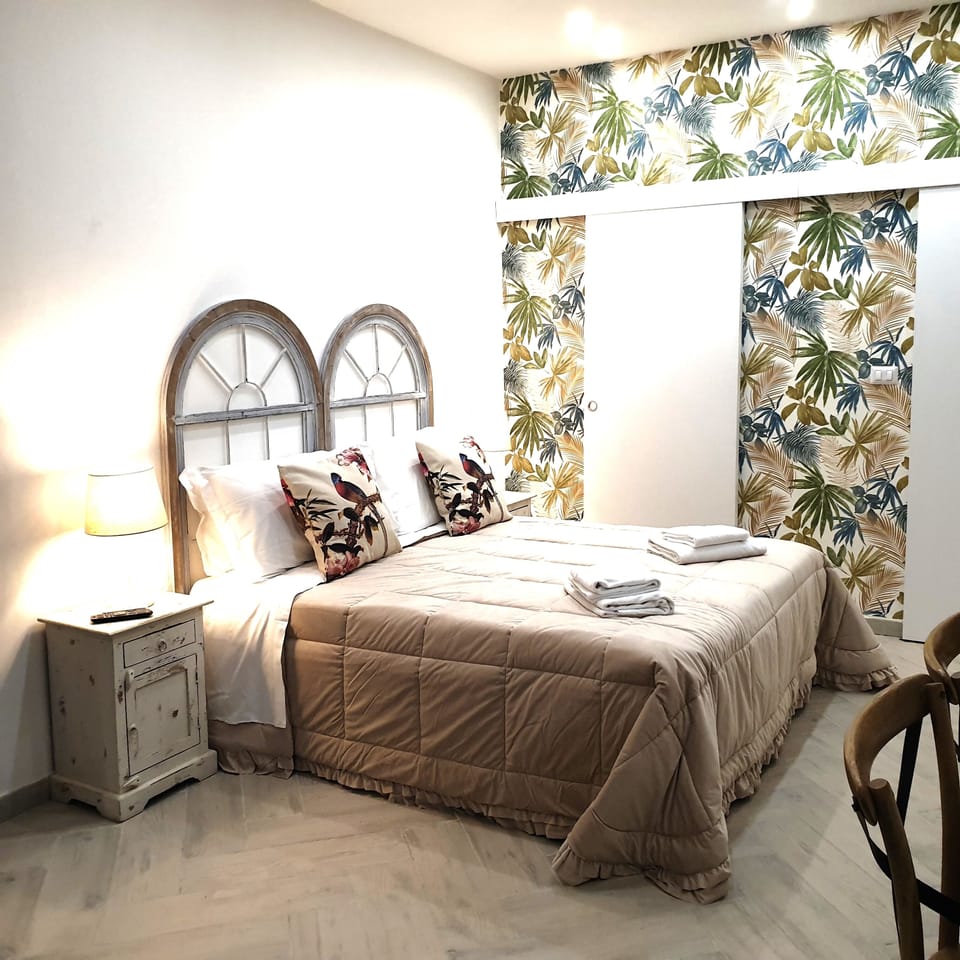 Studio, 1 Double Bed with Sofa bed | Free WiFi