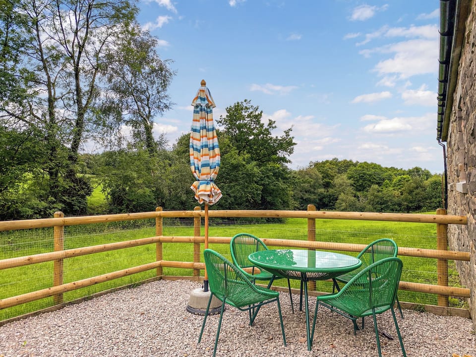 Sitting-out-area | Sun Valley-Tranquillity - Sun Valley, Stockton Brook, near Leek