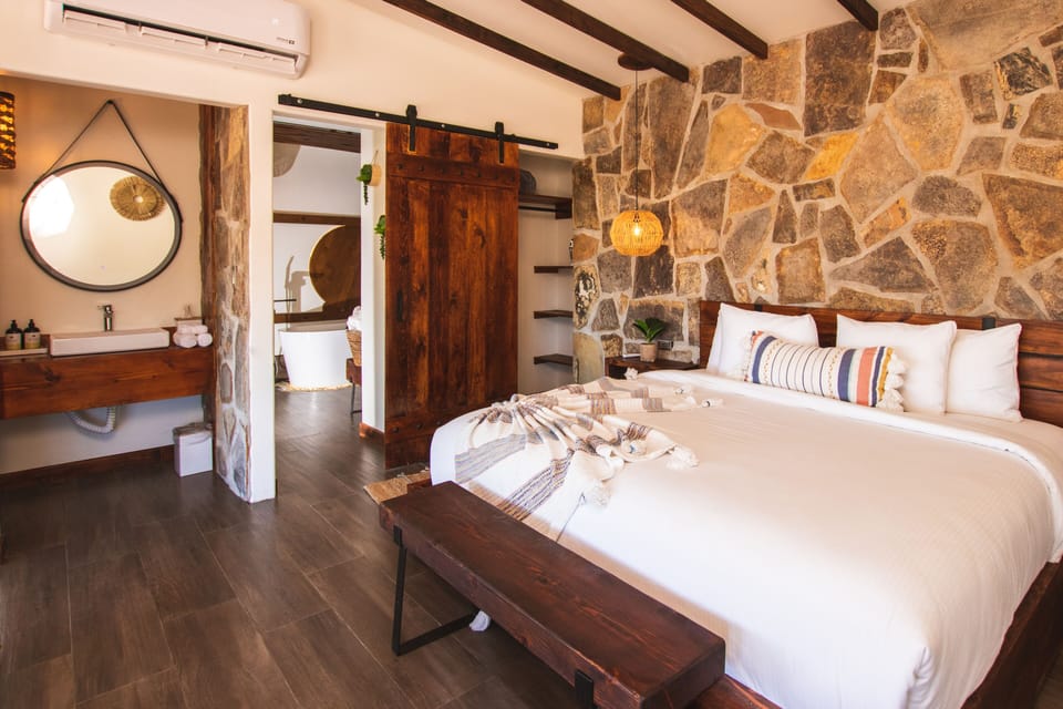 Luxury Room | Minibar, blackout drapes, iron/ironing board, free WiFi