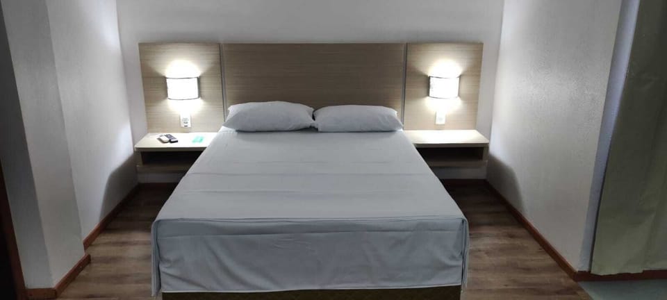 Traditional Double Room Single Use | Desk, WiFi (free)
