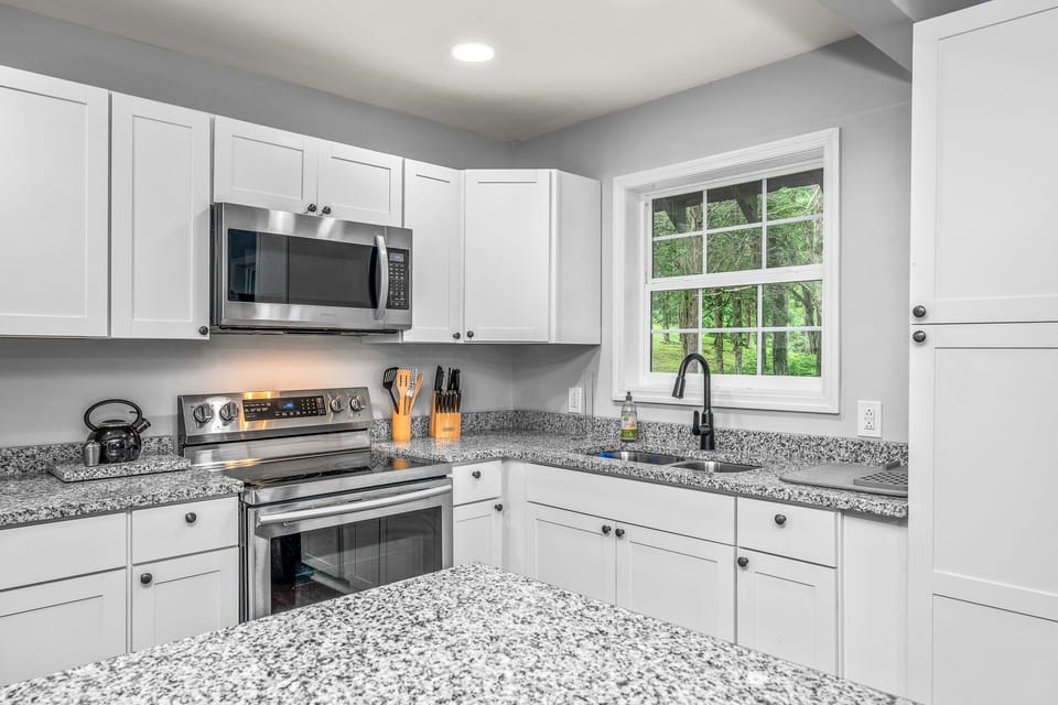 "We enjoyed everything start to finish. Samantha was super helpful" - Amanda L.