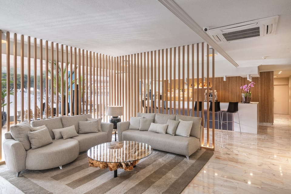 32-inch plasma TV with satellite channels, TV