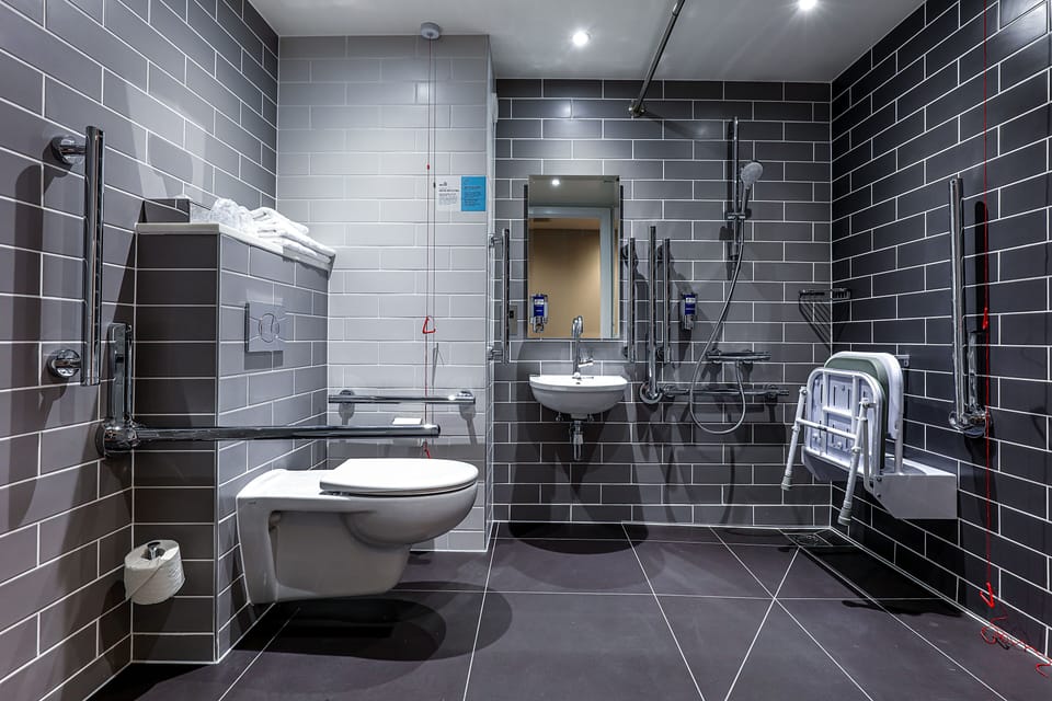 Room, 1 Double Bed, Accessible (with Free Hot Breakfast) | Bathroom | Shower, eco-friendly toiletries, hair dryer, towels