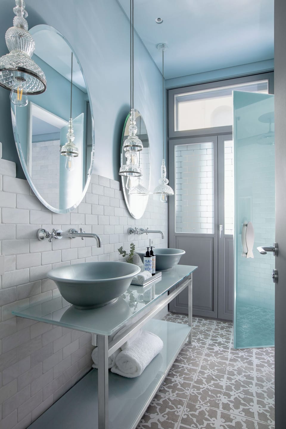 Suite | Bathroom | Eco-friendly toiletries, hair dryer, slippers, towels