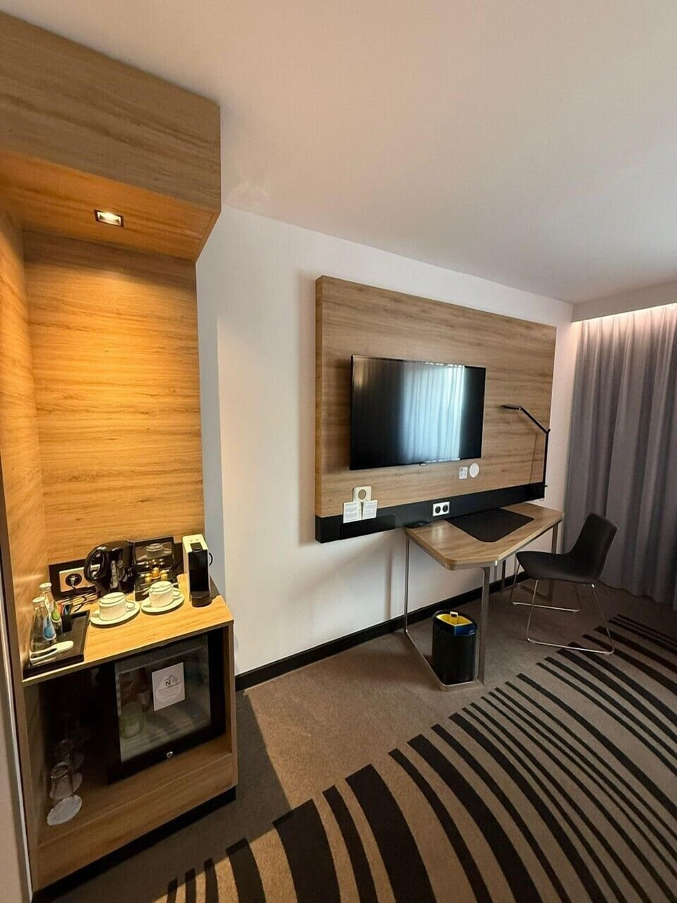 Executive Room, 2 Twin Beds | Hypo-allergenic bedding, desk, laptop workspace, blackout drapes