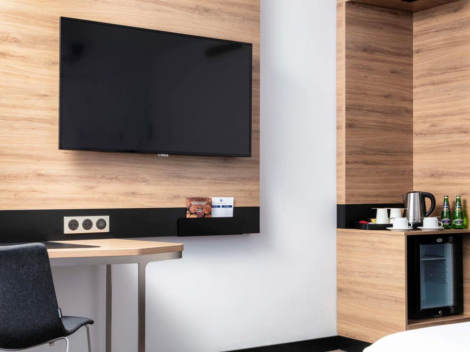 Superior Room, 1 Queen Bed (Modern and Trendy) | Hypo-allergenic bedding, desk, laptop workspace, blackout drapes