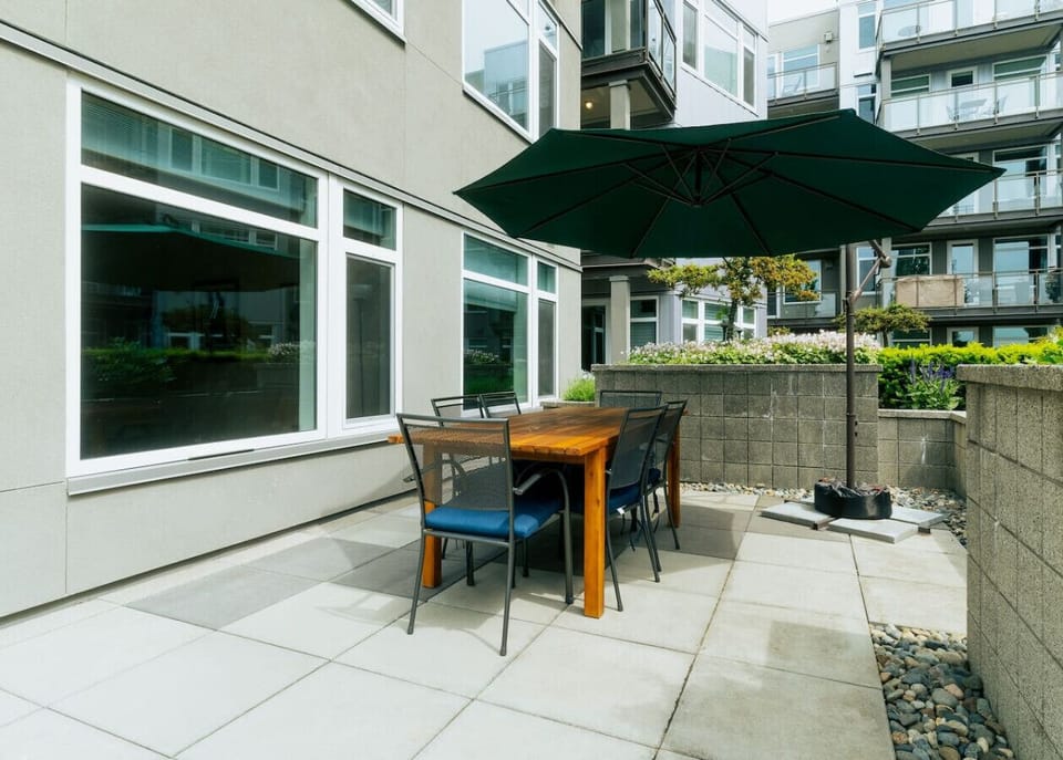 Private Patio with Outdoor Dining