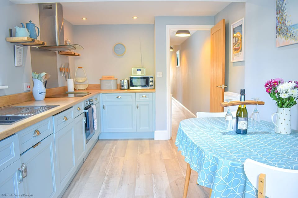Fully equipped kitchen with integrated appliances
