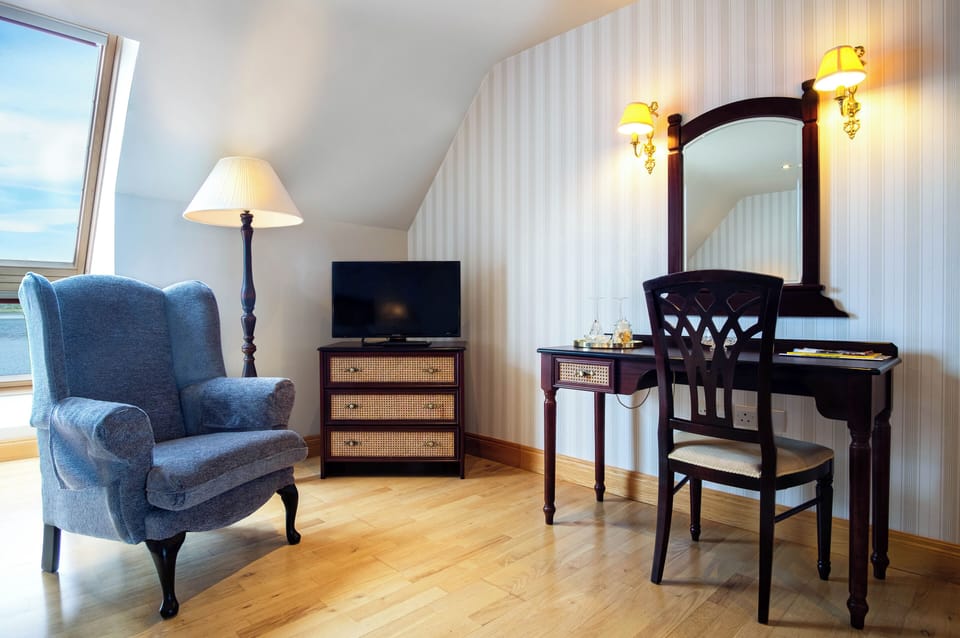 Luxury Double Room | Pillowtop beds, desk, laptop workspace, WiFi (free)
