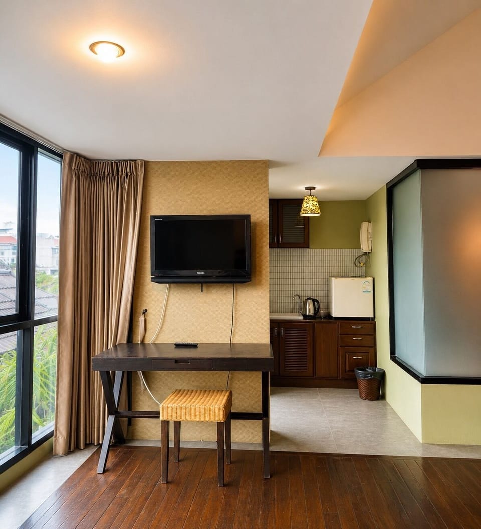 Deluxe Family Triple Room | Living area | TV
