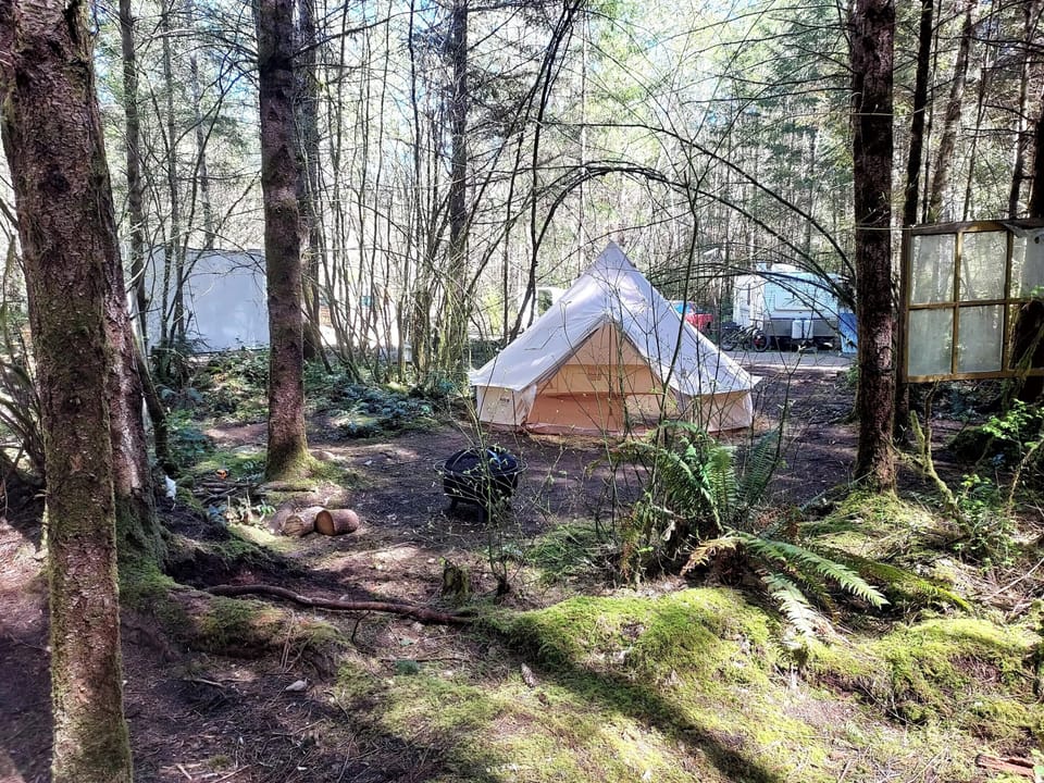 Baggins Inn has enough room to set up another large tent next to the Bell tent.
