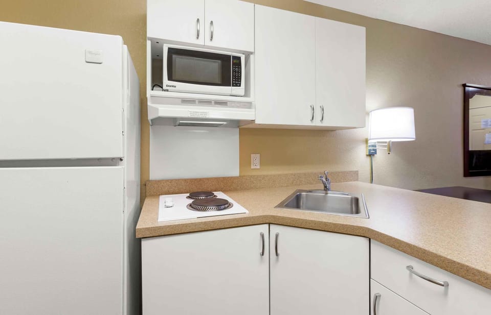 Studio, 1 King Bed, Non Smoking | Private kitchen | Fridge, microwave, stovetop