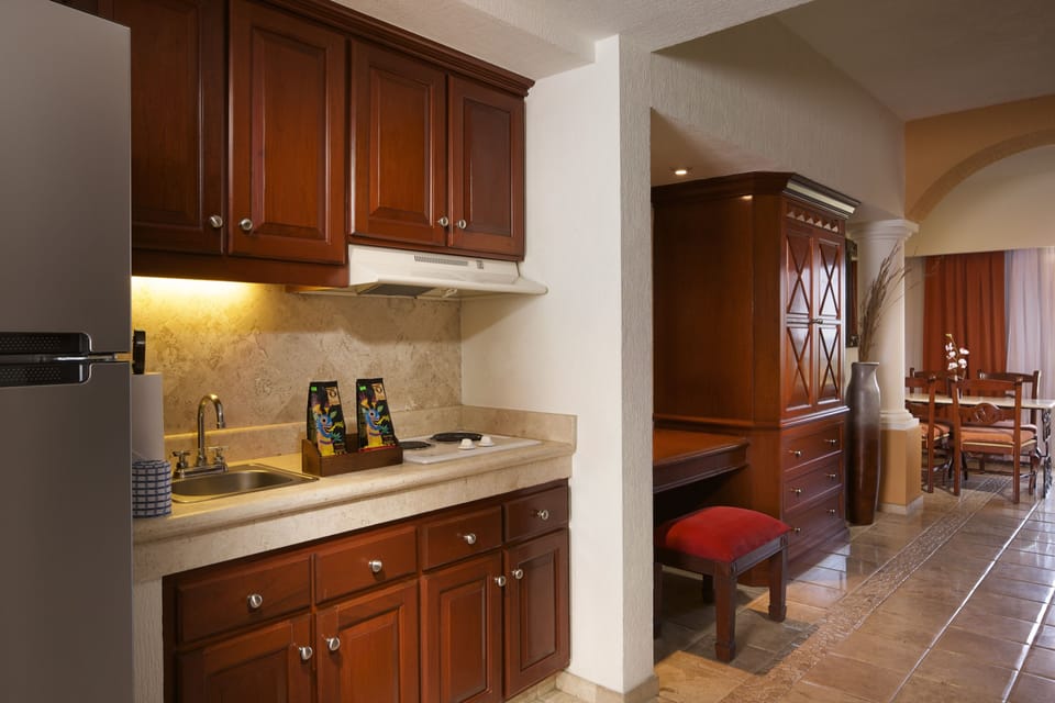 Junior Studio, 1 King Bed with Sofa bed | Private kitchenette | Full-size fridge, microwave, coffee/tea maker, toaster