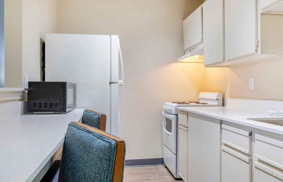 Deluxe Studio, Multiple Beds, Non Smoking | Private kitchen | Full-size fridge, microwave, stovetop, coffee/tea maker