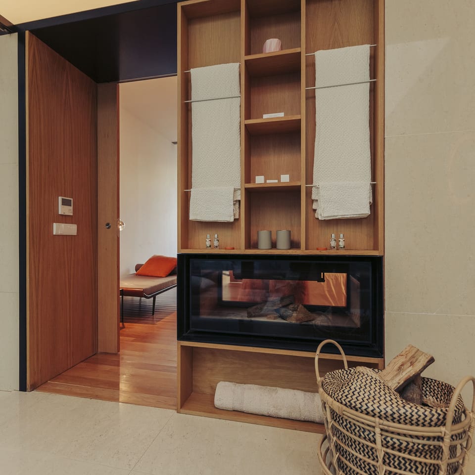 Deluxe Suite (Garden Pavilion) | Bathroom | Combined shower/tub, deep soaking tub, rainfall showerhead