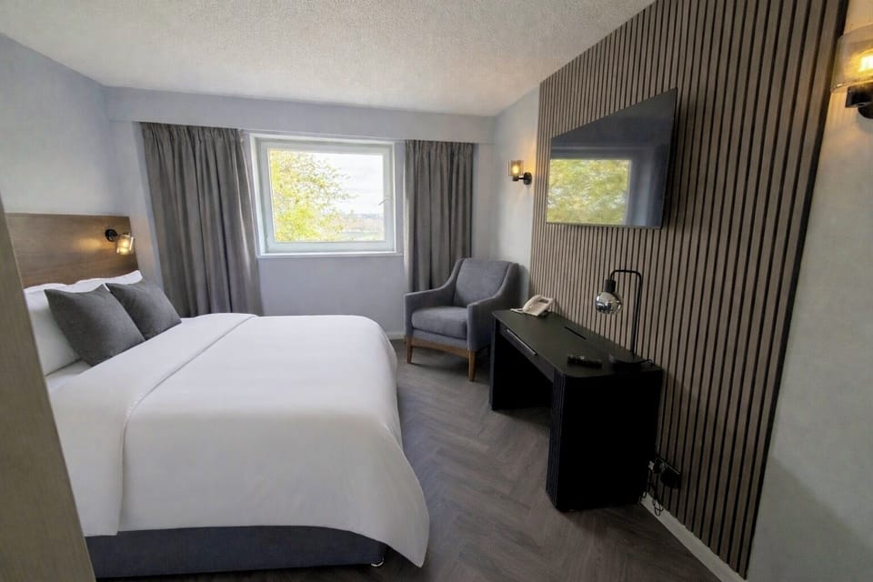 In-room safe, individually decorated, individually furnished, desk