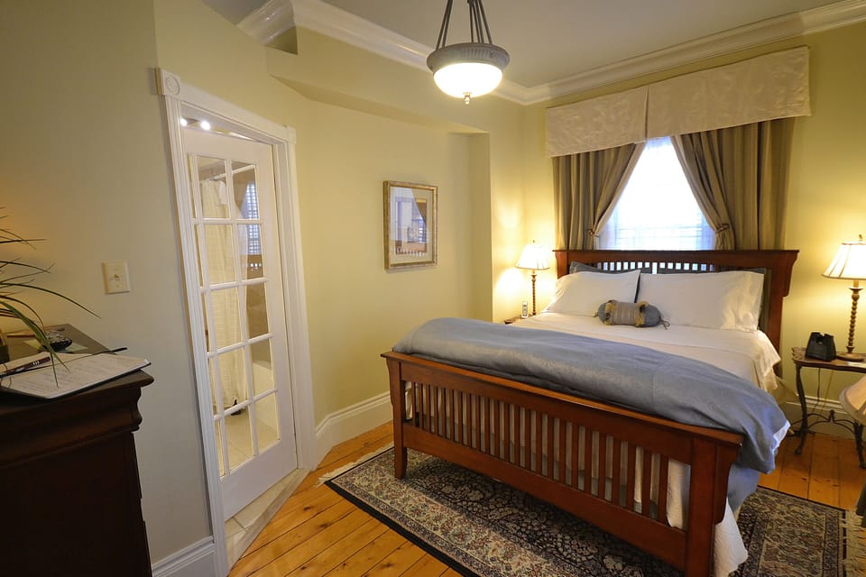 The Thistle | Premium bedding, down comforters, pillowtop beds, individually decorated