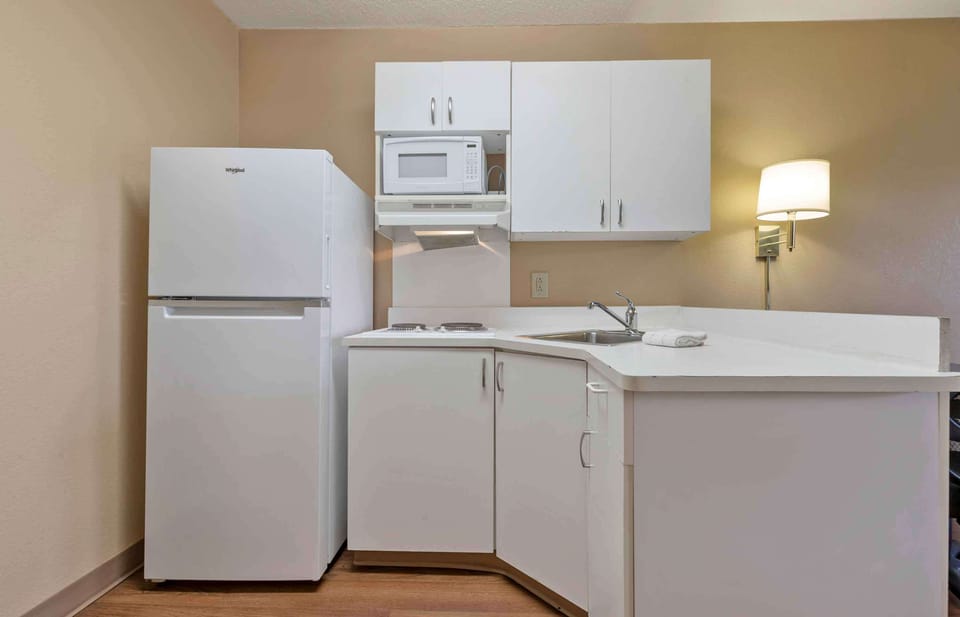 Studio, 1 Queen Bed, Non Smoking | Private kitchen | Fridge, microwave, stovetop