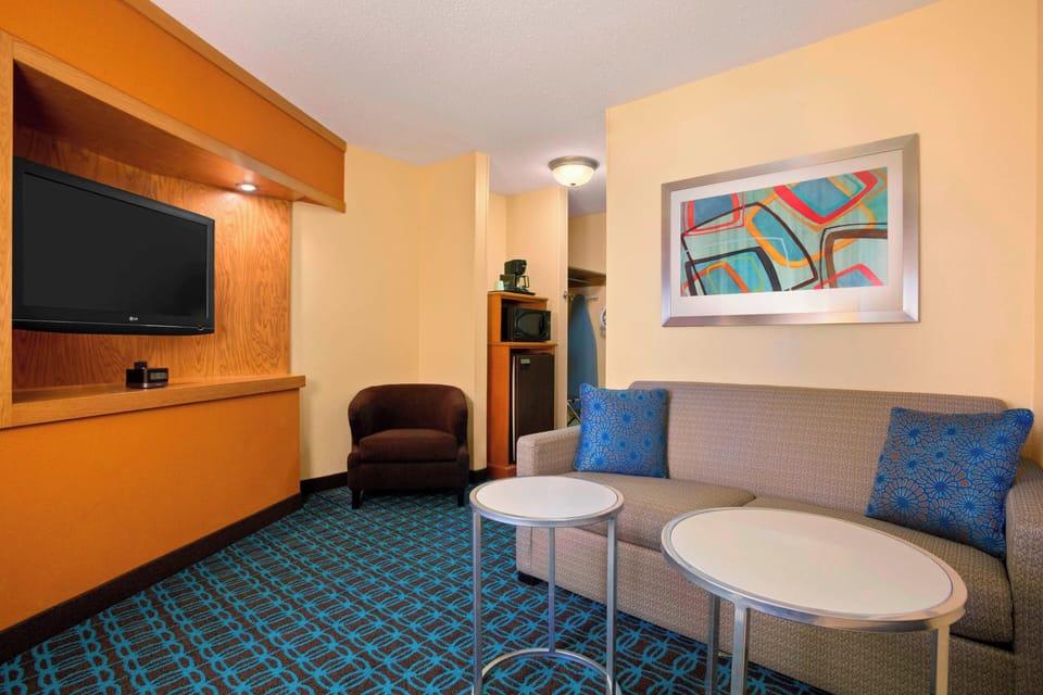 Superior Room, 1 King Bed with Sofa bed | Premium bedding, pillowtop beds, in-room safe, desk