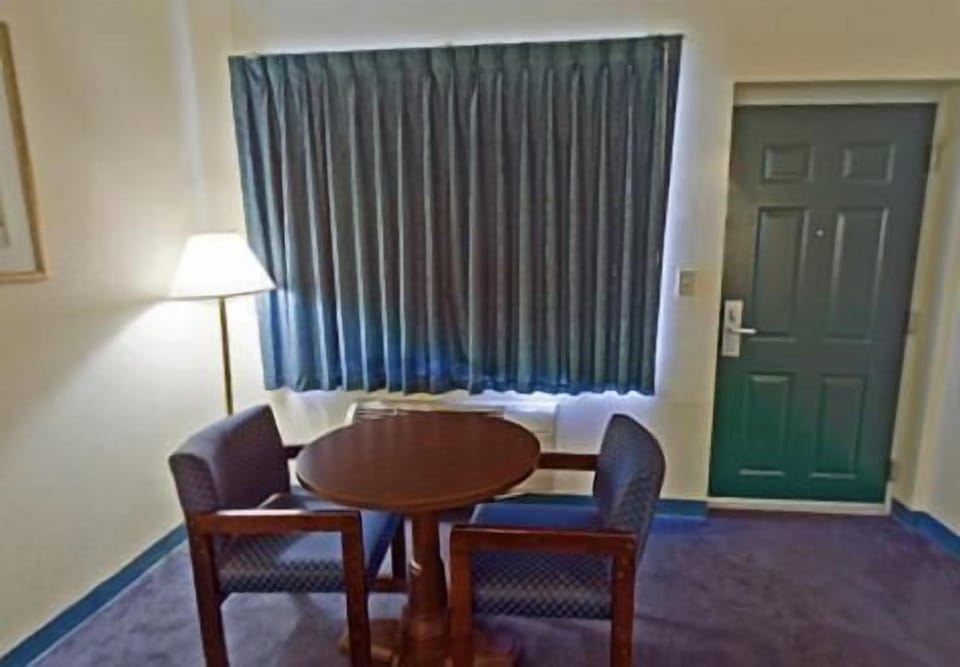 Fridge, microwave, coffee/tea maker