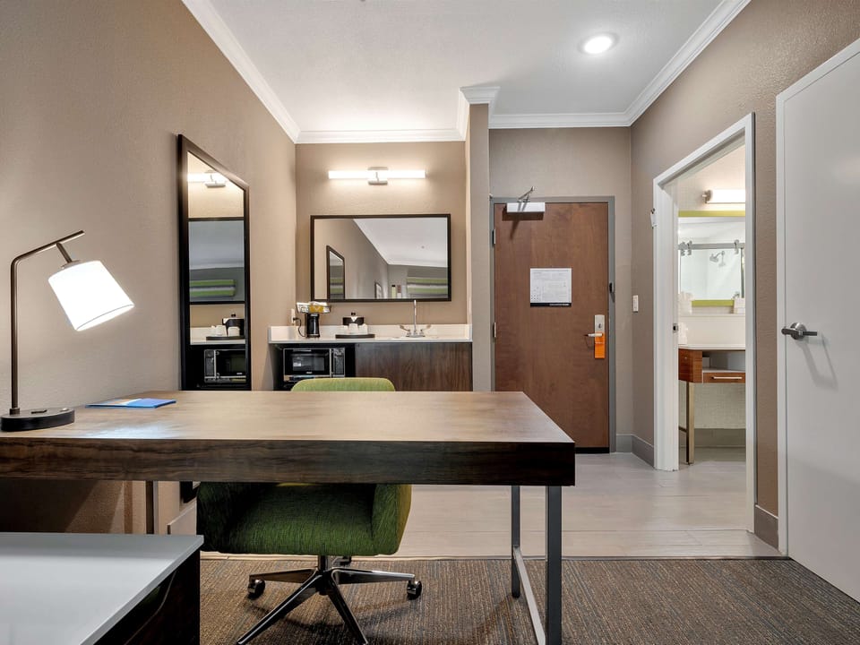 One king suite sofabed nonsmoking | Minibar